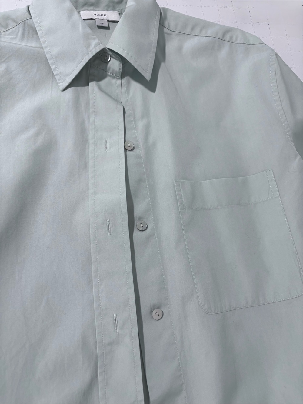 Vince Women’s Pastel Green Cotton Shirt with Beautiful Shell Buttons for Summer! - Picture 2 of 4